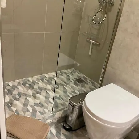 Luxury One Bedroom With Garden Апартаменты