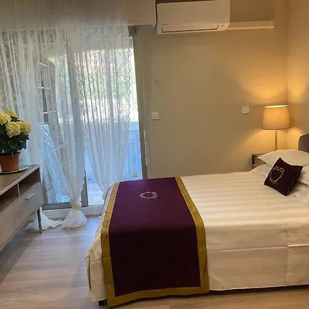 Апартаменты Luxury One Bedroom With Garden