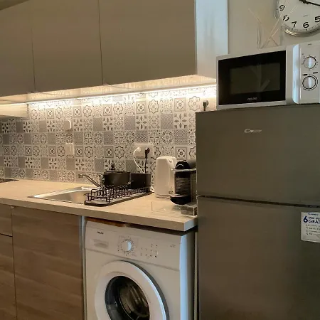 Апартаменты Luxury One Bedroom With Garden