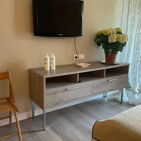 Luxury One Bedroom With Garden Апартаменты *